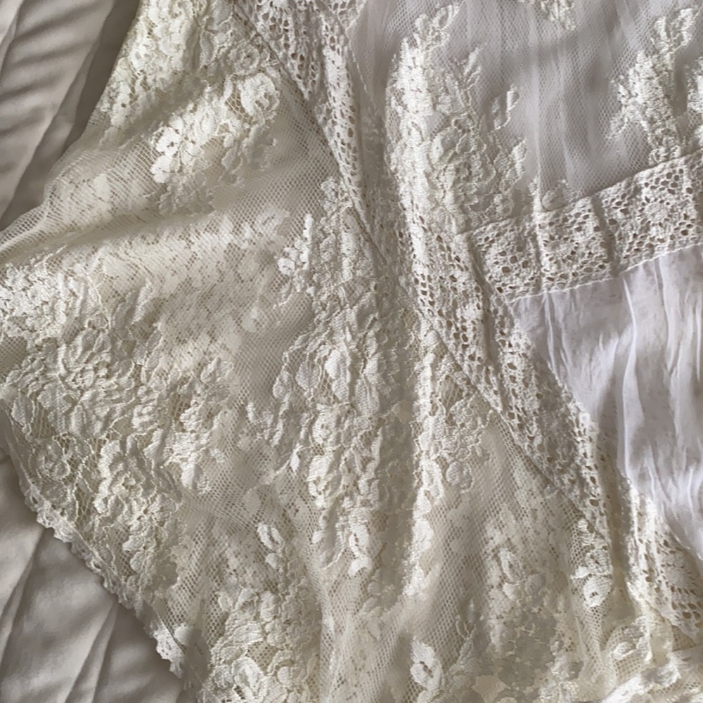 Karen Kane White Lace Top Size Small - Picture 6 of 10